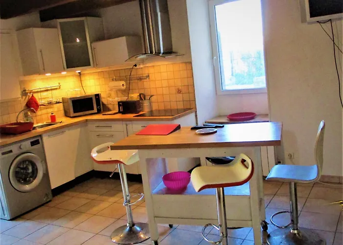 A 10mn Rn10 Et Rn141 ,15mn Angouleme, Cognac, Barbezieux,1h Bordeaux, ! Dom wakacyjny